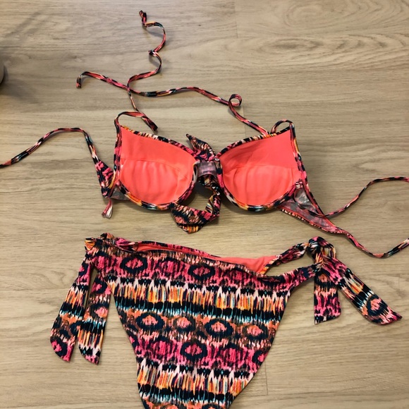 Bathing suits - Picture 5 of 5